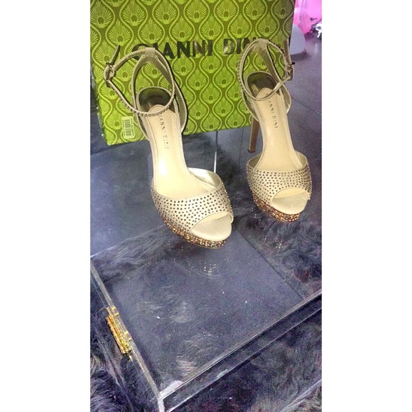 STAR STUDDED! - Picture 3 of 6